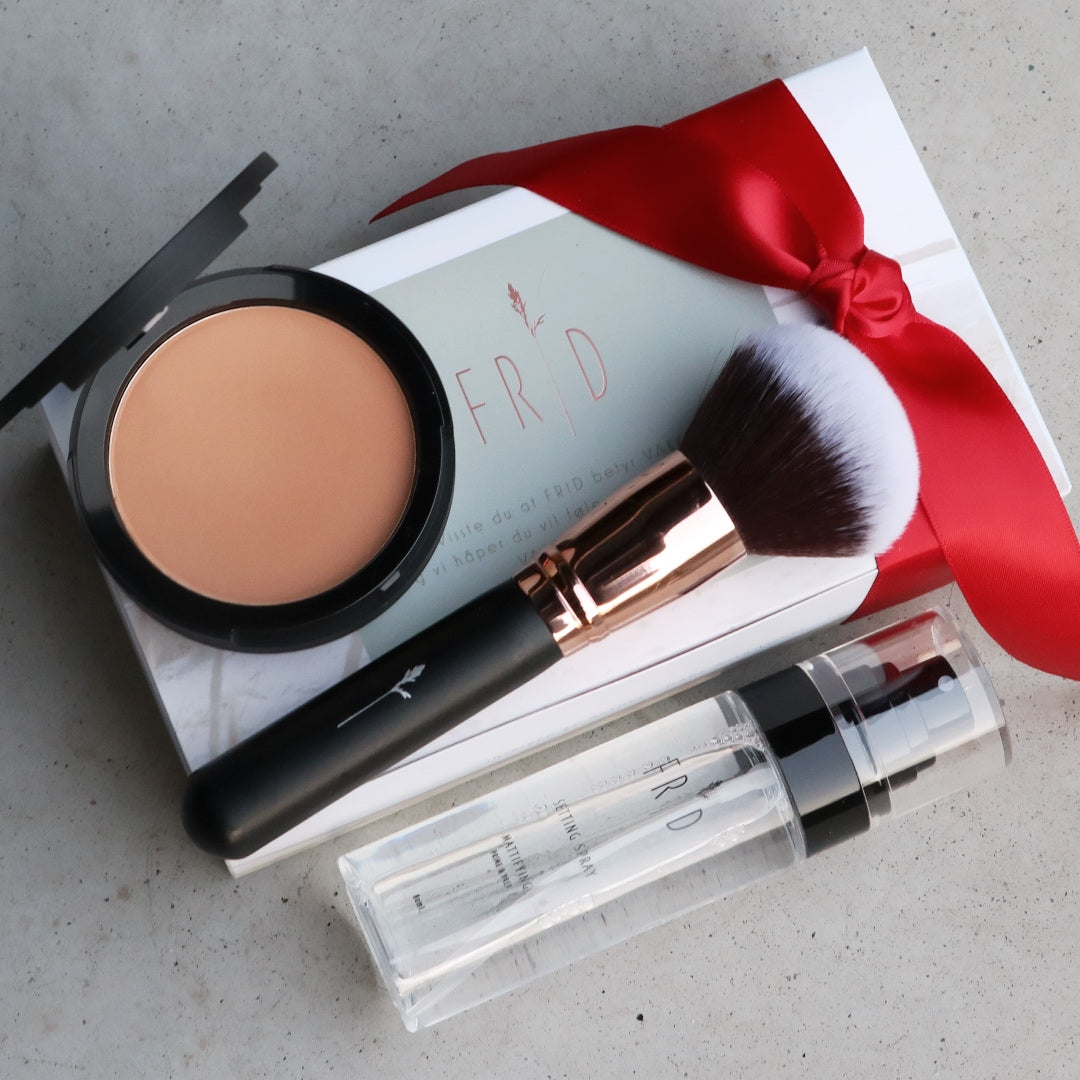 Julekit – Bronzing + Setting spray + kost